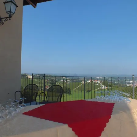 Farm stay Enolocanda Del Tufo Dogliani